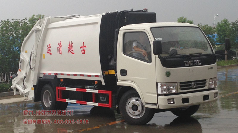 东风6方小多利卡压缩式垃圾车