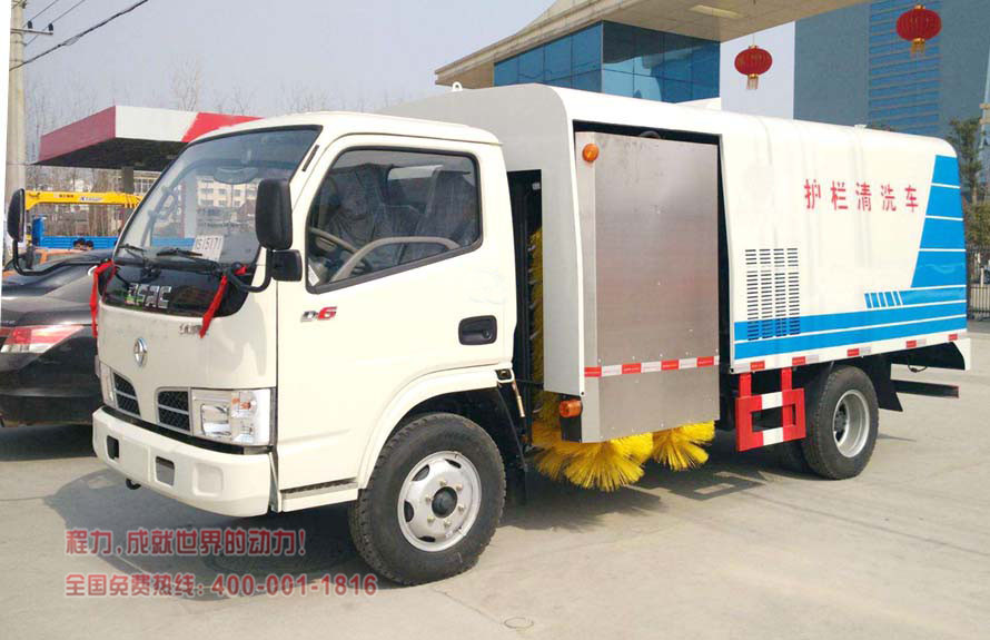 东风多利卡护栏清洗车