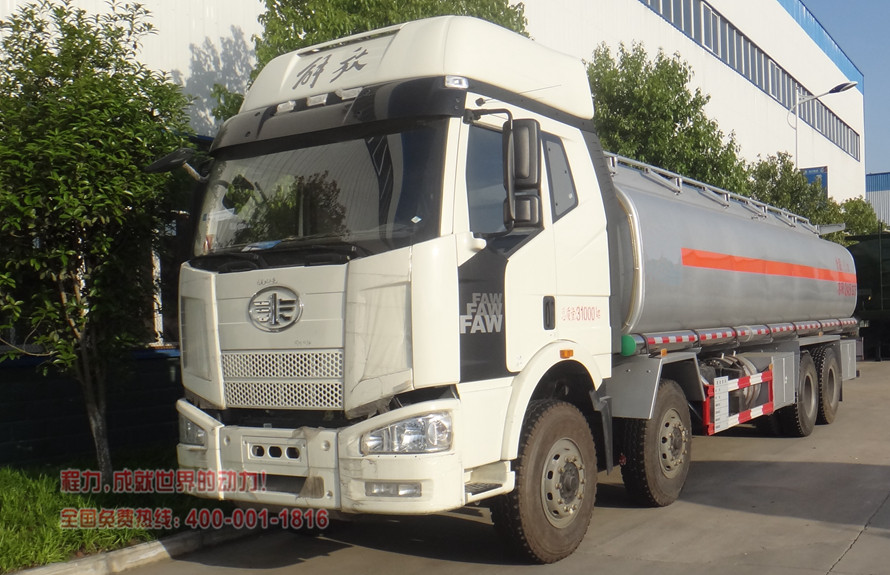解放前四后八油罐车