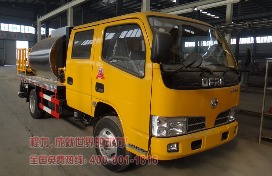 蓝牌2吨沥青洒布车