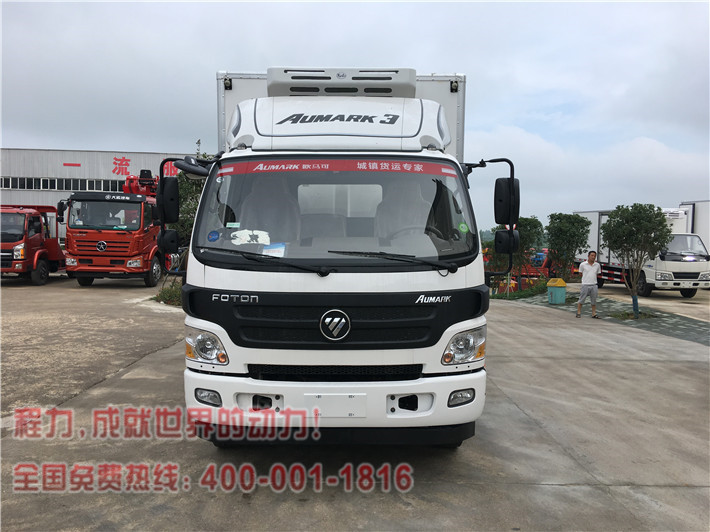 福田欧马可排半5.2米冷藏车