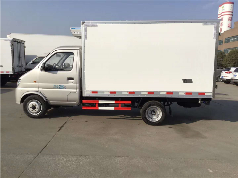 3米/3.35米长安（后双轮）冷藏车