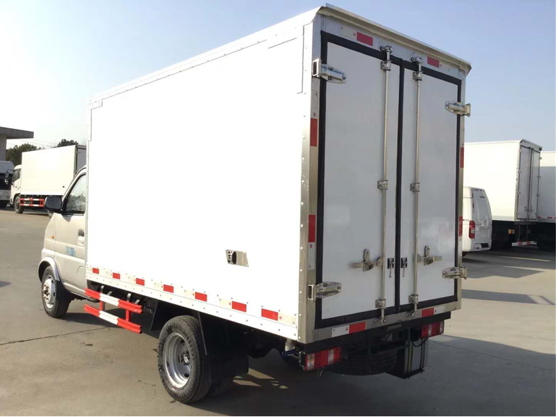 3米/3.35米长安（后双轮）冷藏车
