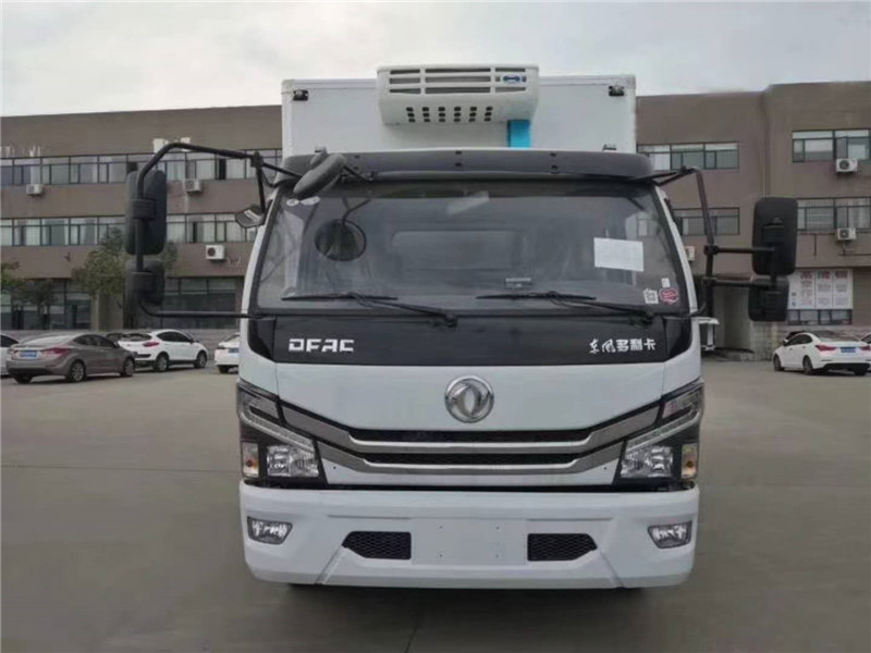 3.8米东风多利卡D6（排半）冷藏车