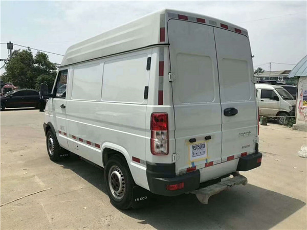 2.1米依维柯（短轴）面包冷藏车