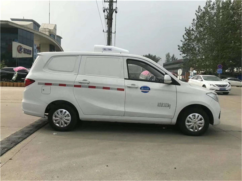 1.7米福田IX5面包冷藏车