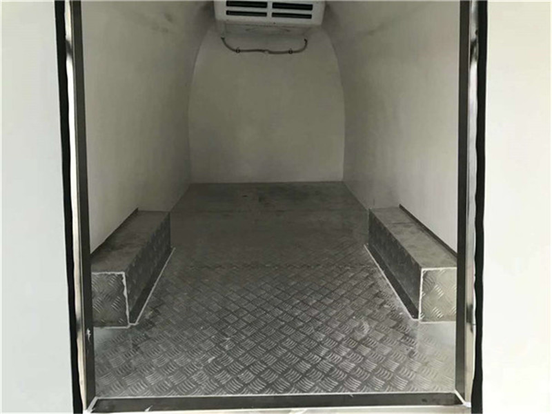 1.7米福田IX5面包冷藏车