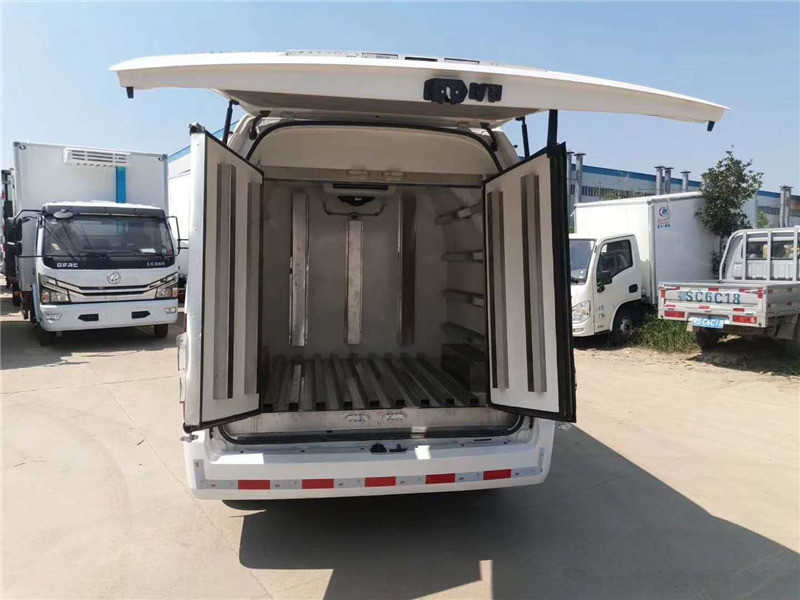 3米福田G9(柴油/汽油）面包冷藏车