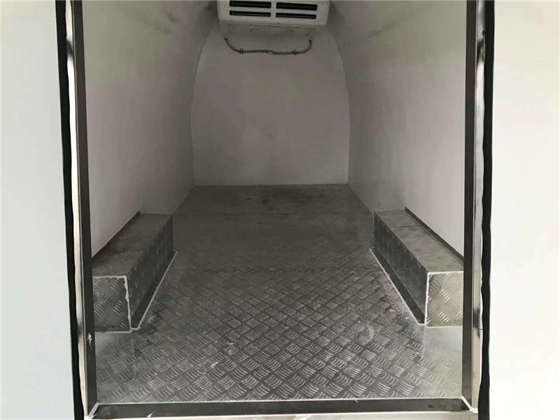 2.9米金杯面包冷藏车