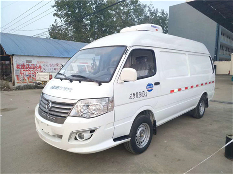 2.9米厦门金龙面包冷藏车