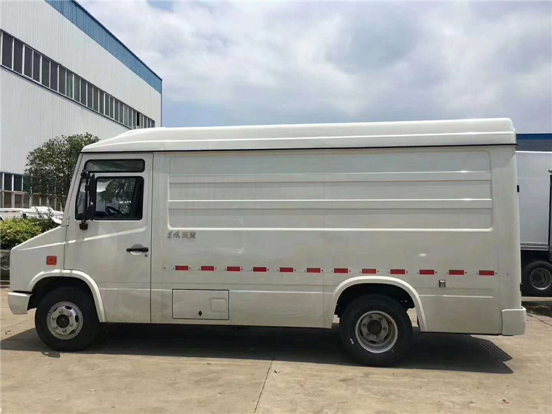 3.5米东风天来面包冷藏车
