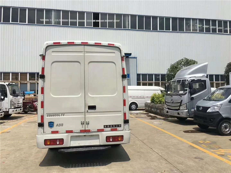 3.5米东风天来面包冷藏车