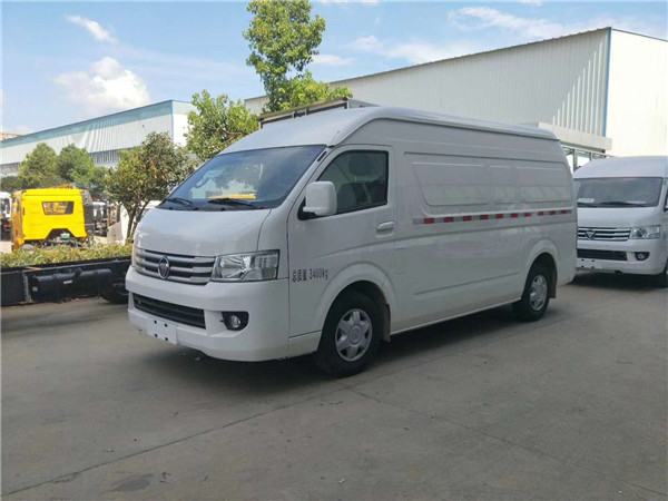 3米福田G9(柴油/汽油）面包冷藏车
