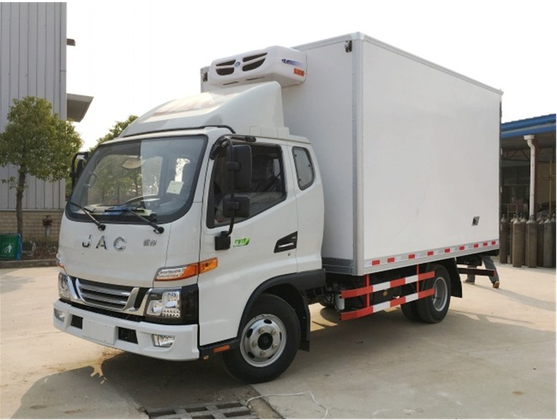 3.7米江淮骏铃V5（排半）冷藏车