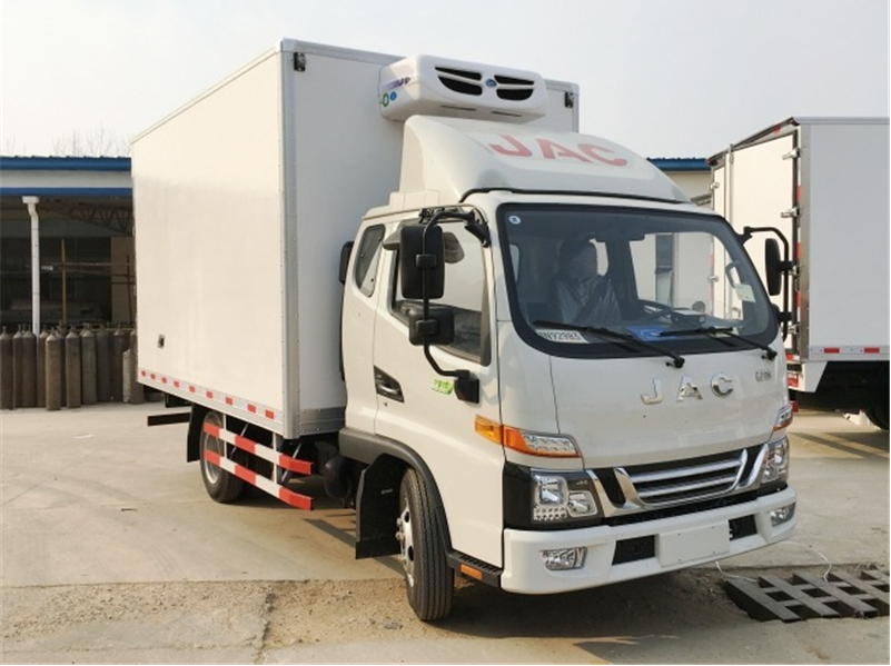 3.7米江淮骏铃V5（排半）冷藏车