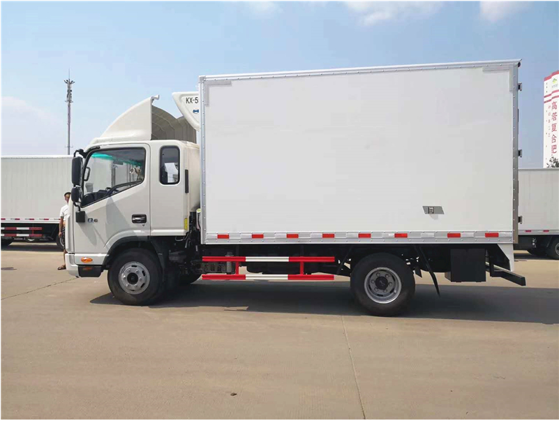 3.7米江淮帅铃（排半）肉勾冷藏车