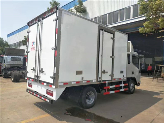 3.7米江淮帅铃（排半）肉勾冷藏车