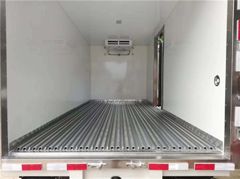 3.7米江淮帅铃（排半）肉勾冷藏车