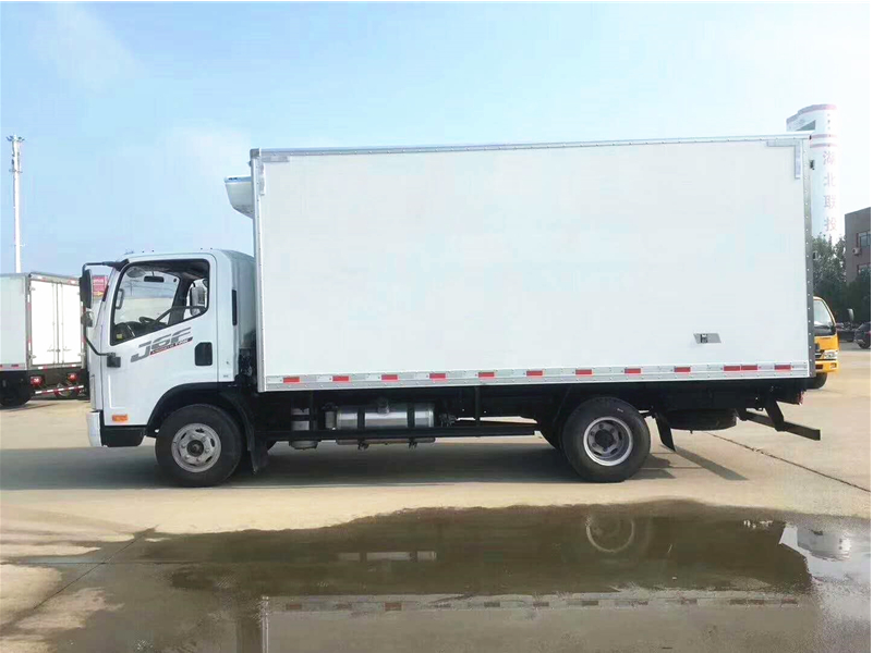 (4.2米）解放J6F肉勾冷藏车