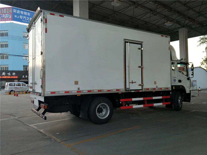 （5.9米/6.6米）福田欧马可S5肉勾冷藏车