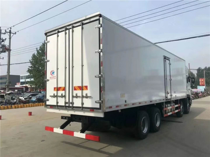 (9.4米）东风天龙前四后八肉勾冷藏车
