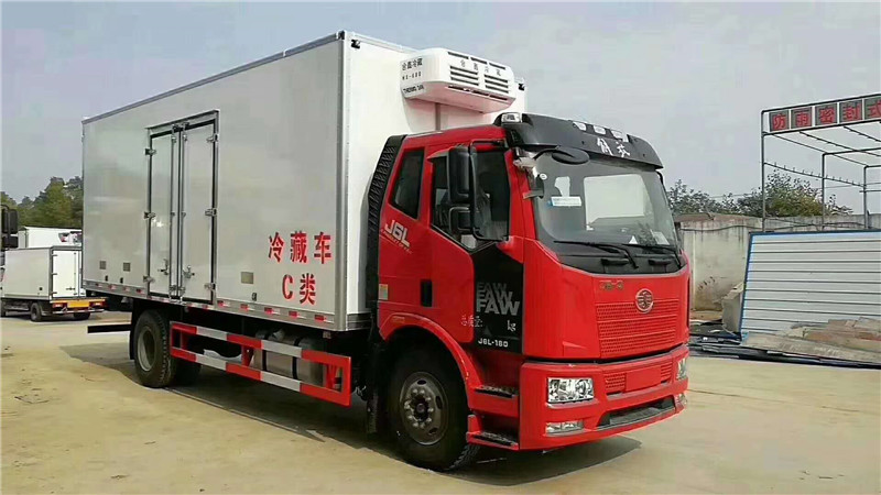 (6.8米/7.5米)解放J6肉勾冷藏车