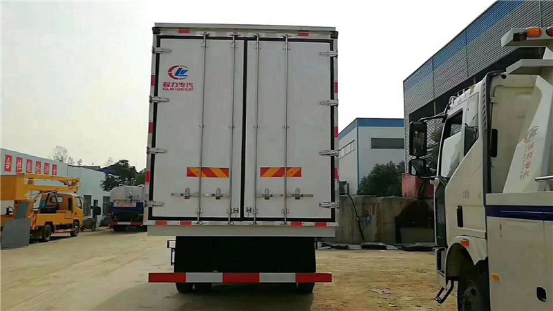 (6.8米/7.5米)解放J6肉勾冷藏车