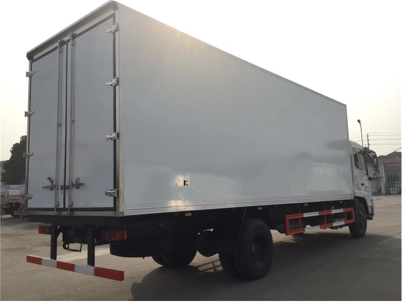 (7.4米/7.8）东风天锦单桥肉勾冷藏车