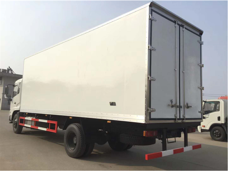 (7.4米/7.8）东风天锦单桥肉勾冷藏车