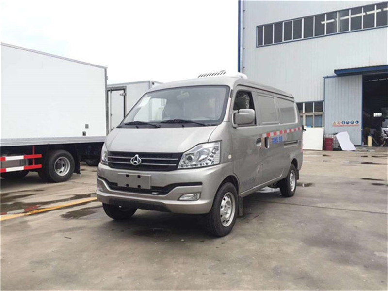 1.75米长安面包冷藏车