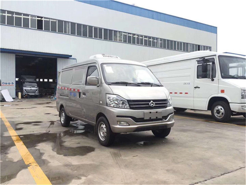 1.75米长安面包冷藏车