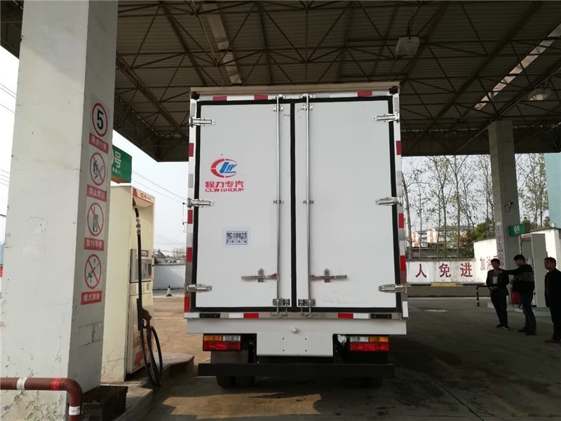 3.75米大运（排半）冷藏车