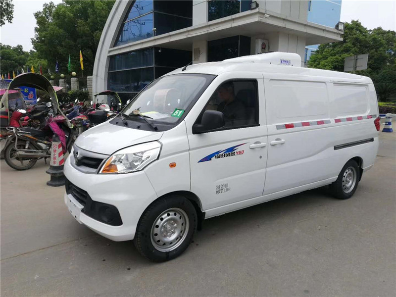2.1米福田V5面包冷藏车