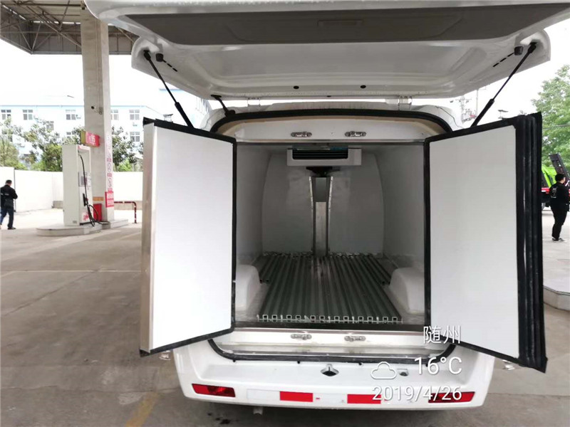 2.1米福田V5面包冷藏车
