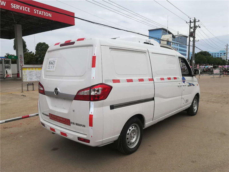 2.1米福田V5面包冷藏车
