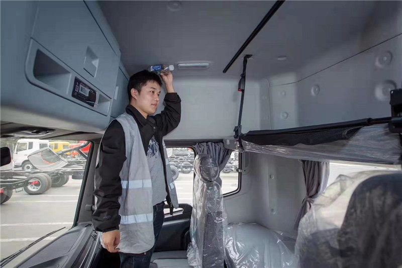 （6.8米）东风天锦高顶双卧冷藏车