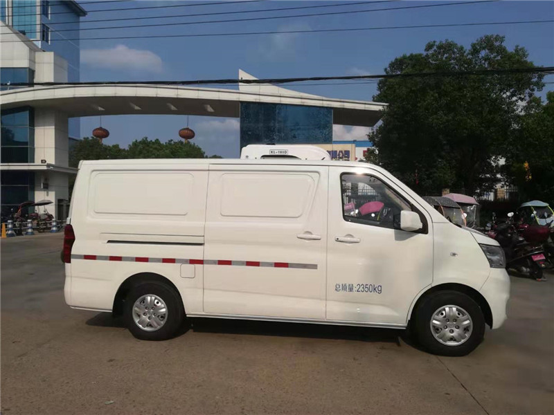 国六 2.3米长安睿行面包冷藏车