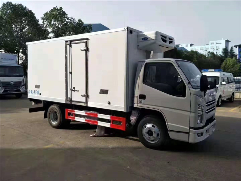 国六 4.2米江铃新顺达冷藏车