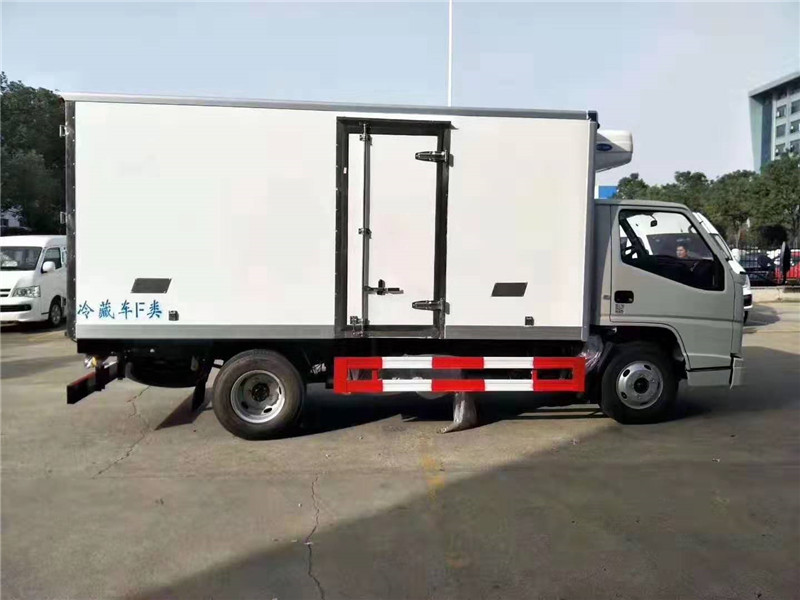国六 4.2米江铃新顺达冷藏车