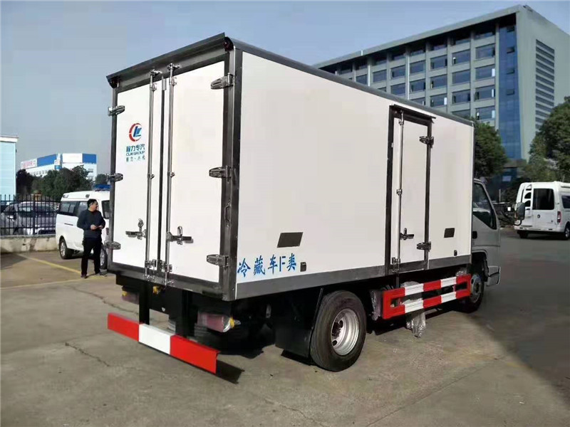国六 4.2米江铃新顺达冷藏车