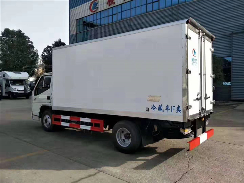 国六 4.2米江铃新顺达冷藏车