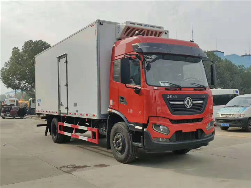 （6.8米）东风天锦高顶双卧冷藏车
