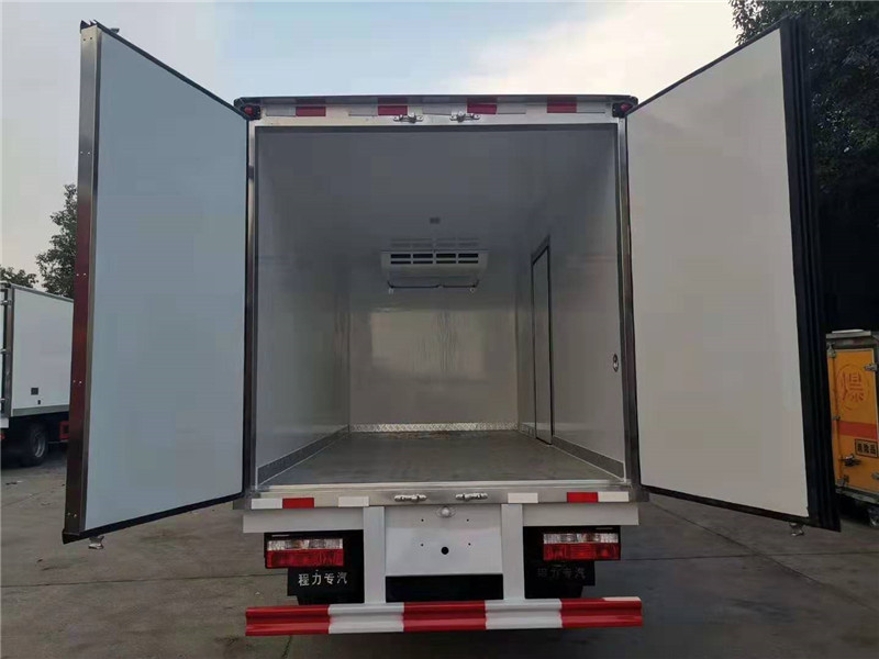 国六 4.2米东风多利卡D6冷藏车
