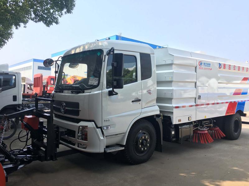 东风天锦扫路车