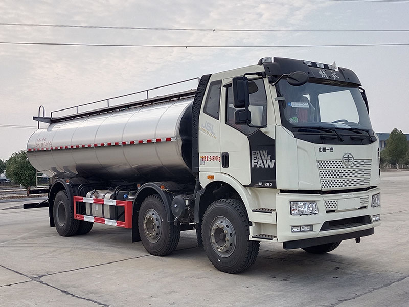 解放小三軸鮮奶運輸車