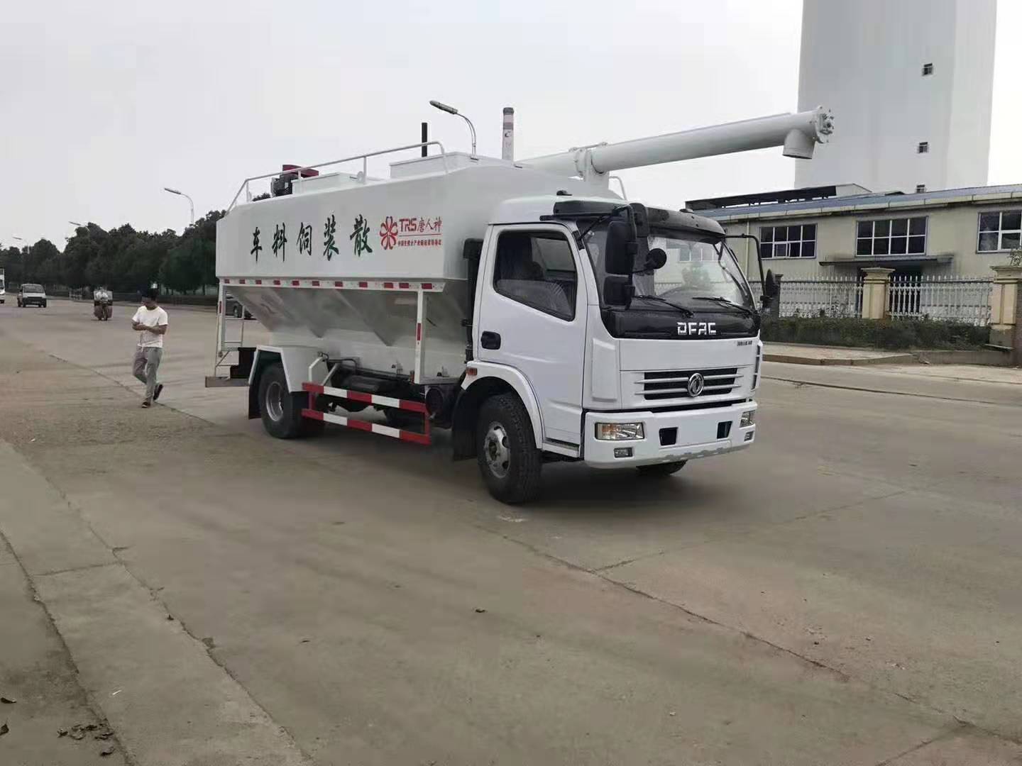 东风6吨12立方散装饲料车