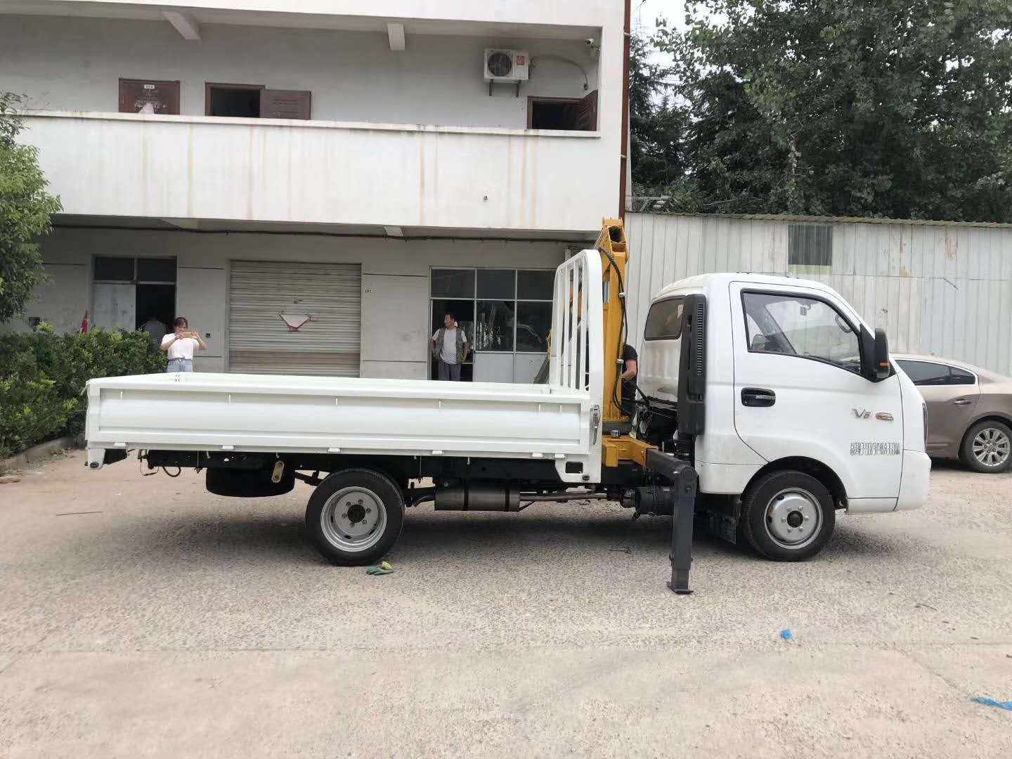 唐骏国六蓝牌2吨随车吊