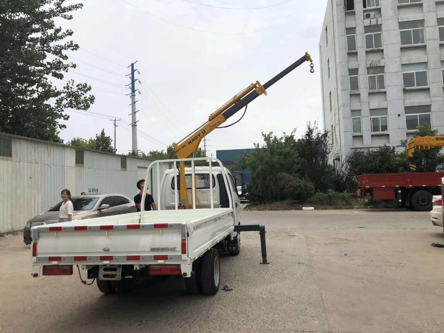 唐骏国六蓝牌2吨随车吊