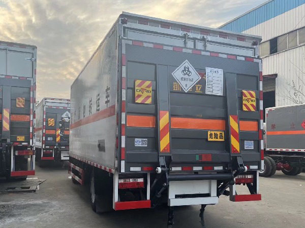 5.2米东风医疗废物转运车