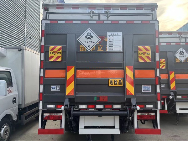 东风小多利卡医疗废物转运车